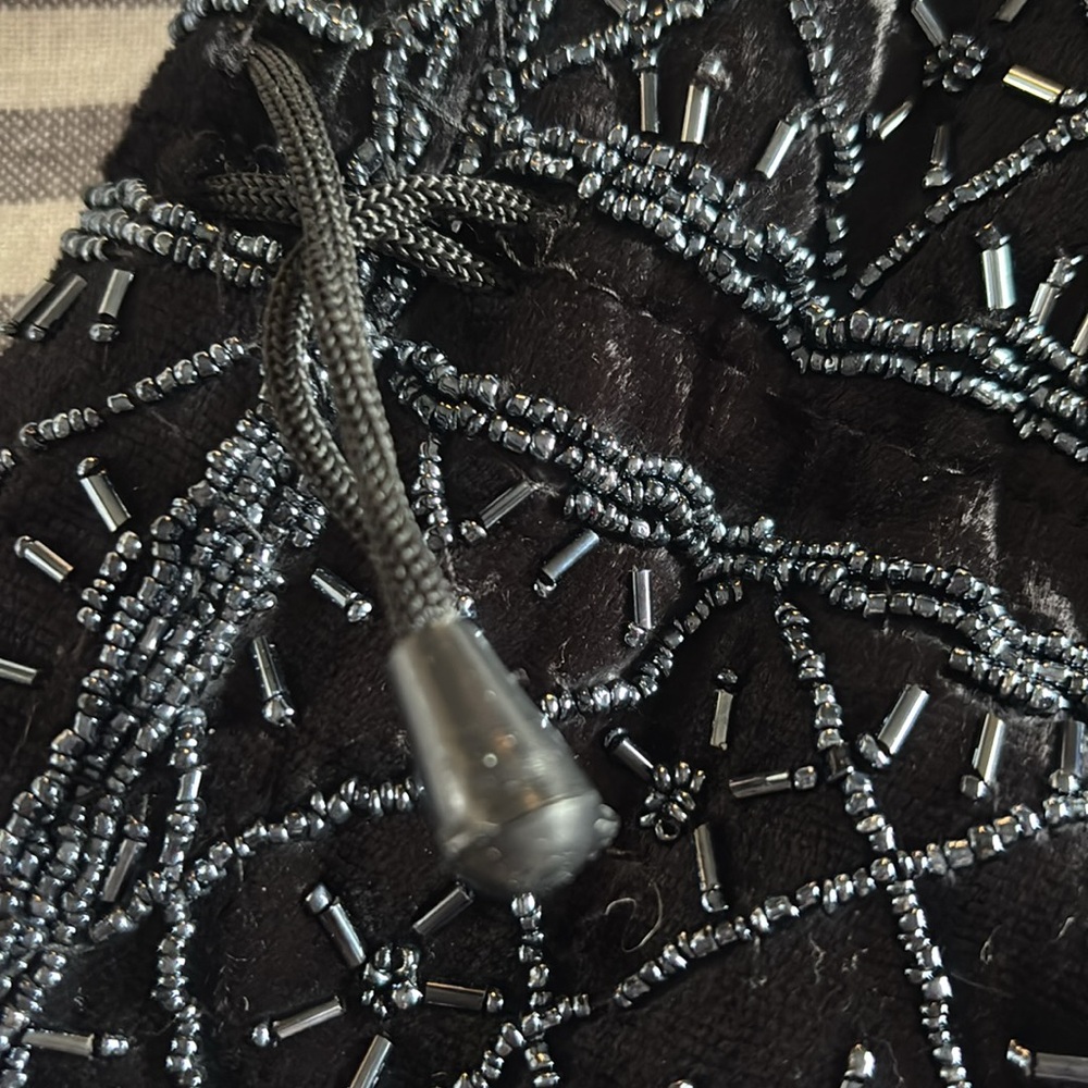Sweet Vintage Beaded Drawstring Purse! - Picture 9 of 9